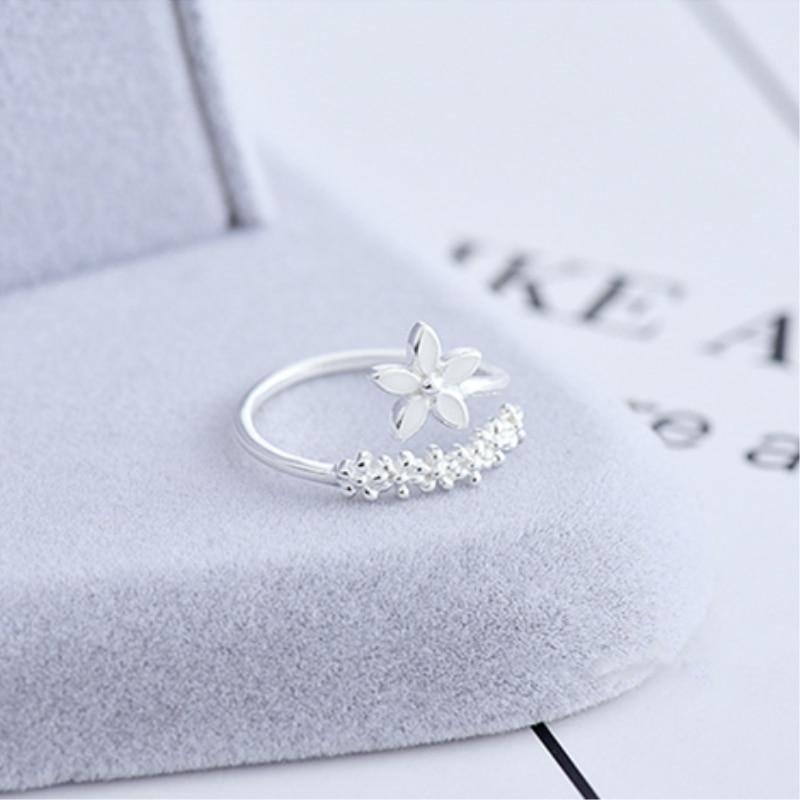 Simple Cute Minimalist Fresh Flower Rings in 2023 | Simple Cute Minimalist Fresh Flower Rings - undefined | rings, Simple Cute Minimalist Fresh Flower Rings | From Hunny Life | hunnylife.com